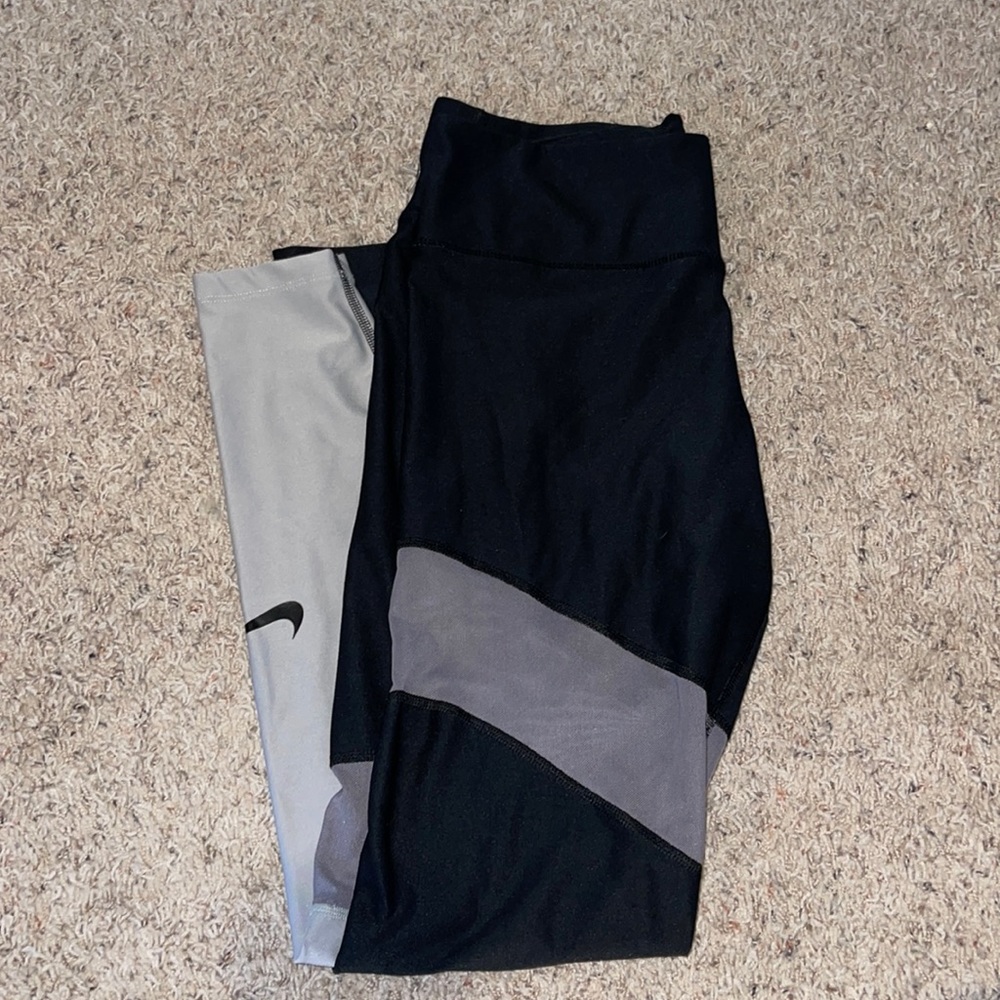 Nike Sport Leggings Size M, NWT